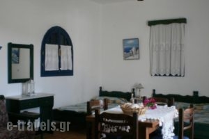 Guesthouse Xenios Zeus_best deals_Hotel_Cyclades Islands_Schinousa_Schinousa Chora