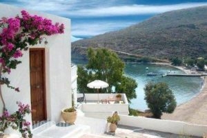 Villa Notos_travel_packages_in_Cyclades Islands_Milos_Adamas