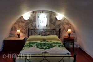 Wisteria Apartments_best prices_in_Apartment_Cyclades Islands_Sandorini_Sandorini Chora