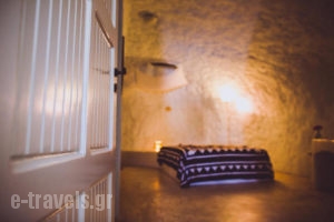 Caveland_holidays_in_Apartment_Cyclades Islands_Sandorini_karterados