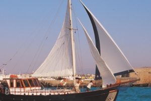 Yacht Charter-Traditional Motor Sailer 51FT_accommodation_in_Yacht_Crete_Heraklion_Stalida